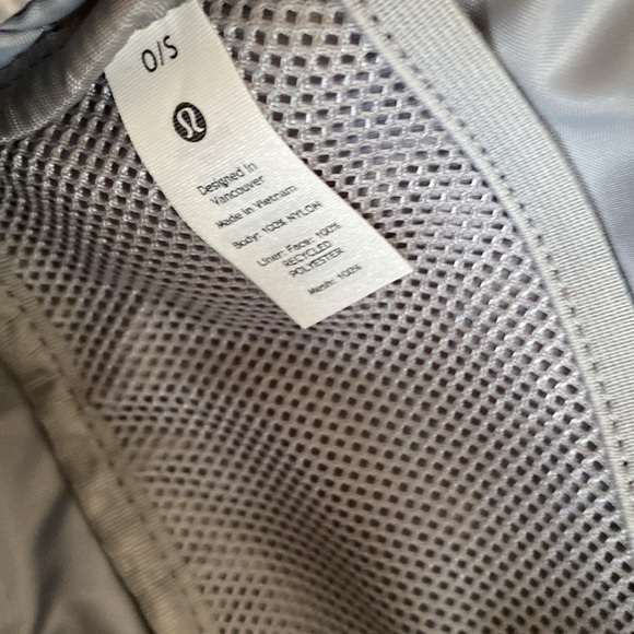 ❤️ Lululemon Extended Strap Everywhere Belt Bag Wordmark Silver Drop/White NWT - Picture 9 of 9